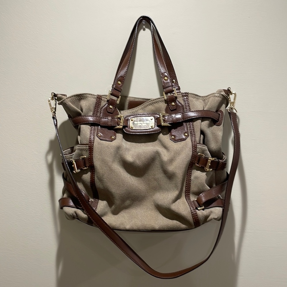 Micheal Kors messenger bag